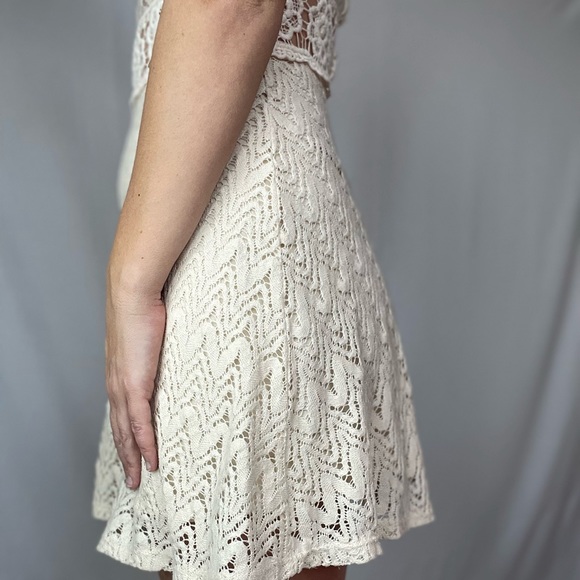 Vintage white crochet style dress - Picture 9 of 14